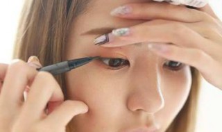 眼部细纹化妆卡粉怎么补救 眼部干燥上妆卡粉有细纹如何上妆