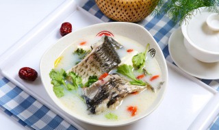 草鱼炖什么汤好吃又简单 草鱼炖什么汤好吃又简单的做法