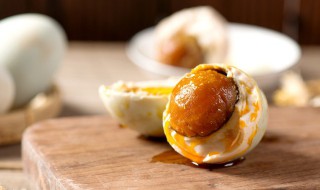 腌制出油的咸鸭蛋的最佳方法 冬季咸鸭蛋的腌制方法出油