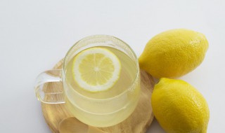 黄柠檬片泡水的功效 开水泡柠檬片什么功效