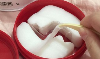 先用眼膜还是先擦水乳 先用眼膜还是先擦水乳霜