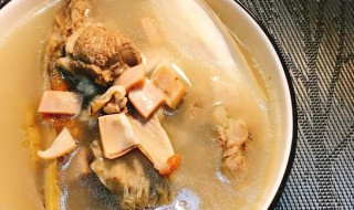 墨鱼老鸭汤可以放香菇炖吗 墨鱼老鸭香菇汤的做法