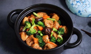 酿油豆腐菜菇煲 油菜香菇炖豆腐的做法