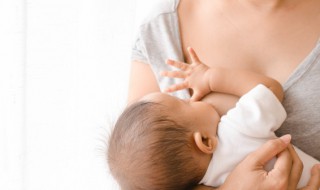 新生儿母乳喂养的正确姿势 新生儿母乳喂养的正确姿势方法