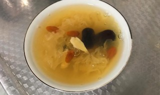 百合银耳莲子汤的做法 百合银耳莲子汤