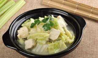 白菜炖豆腐的家常做法简单 白菜炖豆腐的家常做法简单窍门
