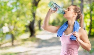 健身应该喝什么水比较好 健身应该喝什么水