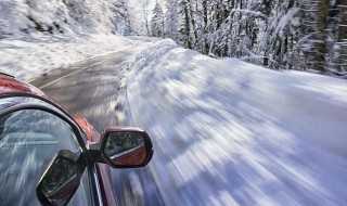 下雪后车辆上的积雪要清理吗（车身积雪要及时清除吗）