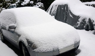 下雪路面结冰怎么开车 下雪路面结冰怎么开车门