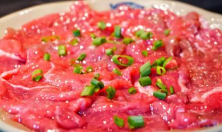 火锅嫩牛肉是哪个部位（火锅店的嫩牛肉是哪个部位）