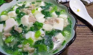 豆腐青菜鱼丸煲怎么做 鱼丸豆腐青菜汤的做法