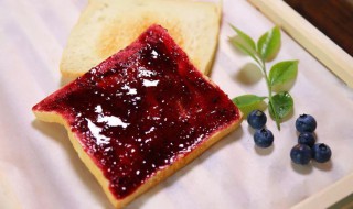 蓝莓酱烤吐司 蓝莓味吐司面包