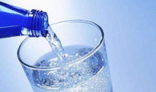 痛风喝苏打水有什么作用和功效 喝苏打水有什么作用和功效