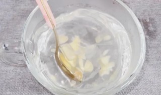 大蒜和冰糖煮水喝有什么功效做法 大蒜和冰糖煮水喝有什么功效