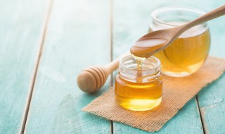 蜂蜜水什么时候喝好有什么功效 蜂蜜水的作用与功效,什么时候喝最好