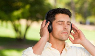 为什么耳机听音乐会自动暂停音乐 为什么耳机听音乐会自动暂停