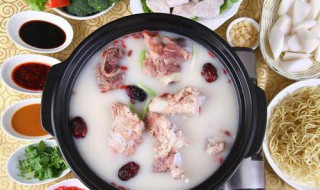火锅的猪骨汤怎么做 火锅猪骨头汤的做法