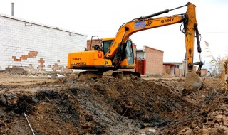 挖掘机挖梯形沟怎么挖 挖掘机挖梯形沟技巧