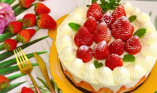 草莓酸奶慕斯蛋糕 草莓酸奶慕斯蛋糕图片