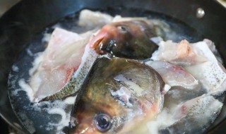 清炖鲢鱼鱼头放芹菜叶怎么做好吃 清炖鲢鱼鱼头放芹菜叶怎么做