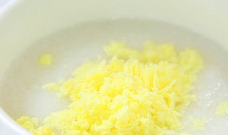 蛋黄米粉怎么做 蛋黄米粉的做法窍门