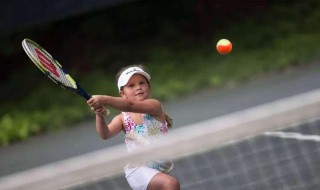 网球发球如何发力 网球发球呼吸方法