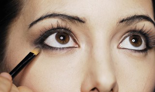 纹眼线最佳方法 纹眼线有几种方法