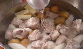 香草栗子炖排骨 排骨栗子香菇汤