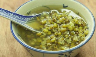 绿豆汤里面可以加什么药材 绿豆汤里面可以加什么