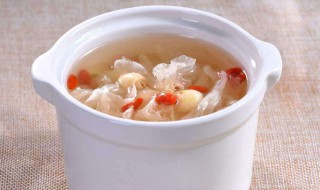 银耳莲子蜜枣汤的功效与作用及禁忌 银耳莲子蜜枣汤的功效与作用