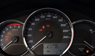 丰田卡罗拉上防滑灯是怎样的图标 17款丰田卡罗拉防滑系统灯亮