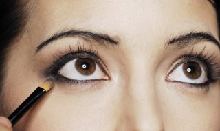新手化妆眼线的小技巧 新手眼线化妆步骤教程