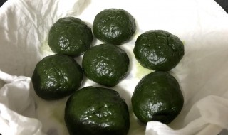 绿色的糯米香芋糍怎么做 香芋糯米糍的做法