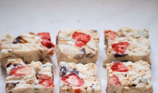 草莓牛轧糖的做法最佳配方 花生草莓牛轧糖的做法