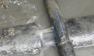 排水管漏水补漏方法（铸铁排水管漏水补漏方法）