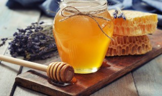食用蜂蜜注意事项 食用蜂蜜注意事项和禁忌