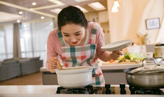 皮蛋紫菜虾皮汤的做法 紫菜虾皮汤的做法