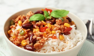 焖大米怎么做最好吃 焖大米的做法和配方