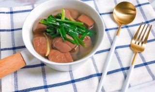 广东早茶韭菜猪血汤怎么做才好吃 广东早茶韭菜猪血汤怎么做