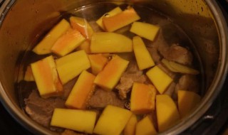 木瓜竹荪龙骨汤教程 竹荪木瓜鸡汤的做法