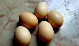 煮熟的鸡蛋能放冰箱里冷藏吗多少度 煮熟的鸡蛋能放冰箱里冷藏吗