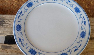 陶瓷盘子有一个黑点能用吗 陶瓷盘上的小黑点是什么