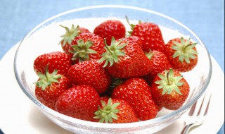 草莓喜欢酸性水还是碱性水 草莓喜欢酸性还是碱性土壤