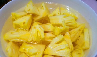 刚削好的菠萝要用盐水泡多久 菠萝要用盐水泡多久