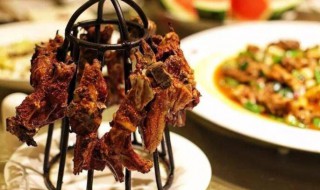 维吾尔族吃猪肉吗