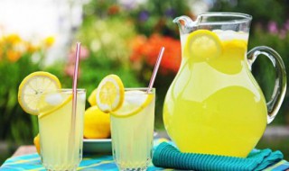 柠檬水的作用和用途 柠檬水的功效与作用及禁忌是什么