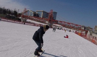初学者滑雪技巧 初学者滑雪的正确方法