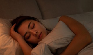 睡回笼觉的好处和坏处 有利睡眠的方法