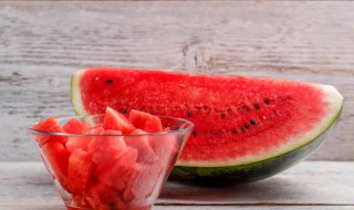 西瓜和桃子同吃会有什么反应 西瓜和桃子同吃会中毒吗
