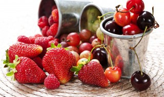 草莓酒的功效与作用 草莓酒的功效与作用及食用方法